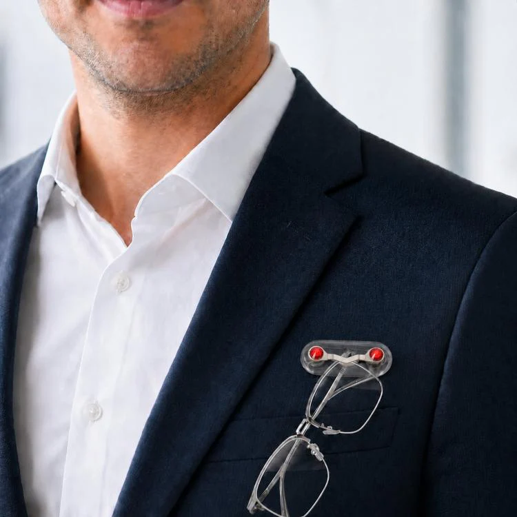 Magnetic Glasses Holder Magnetic Brooch Number Plate Headset Glasses Clip, Color: Bright Red