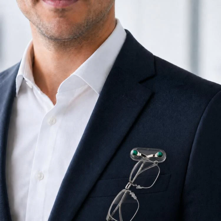 Magnetic Glasses Holder Magnetic Brooch Number Plate Headset Glasses Clip, Color: Emerald Green